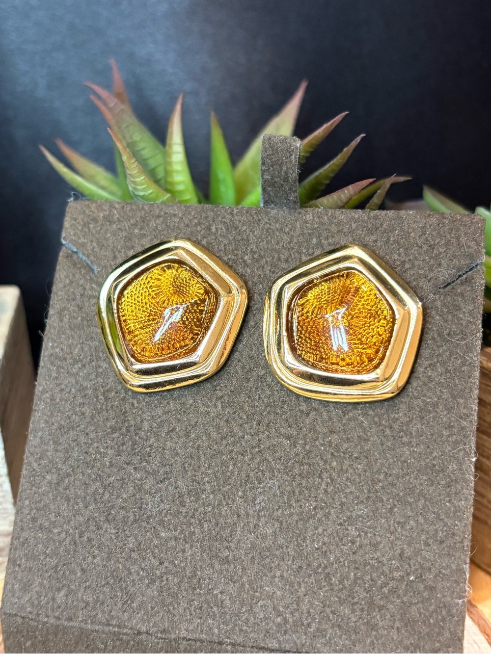 Avon Gold and Amber Hexagon Stud Earrings 🧡